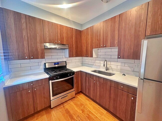 Building Photo - 348 E 50th St