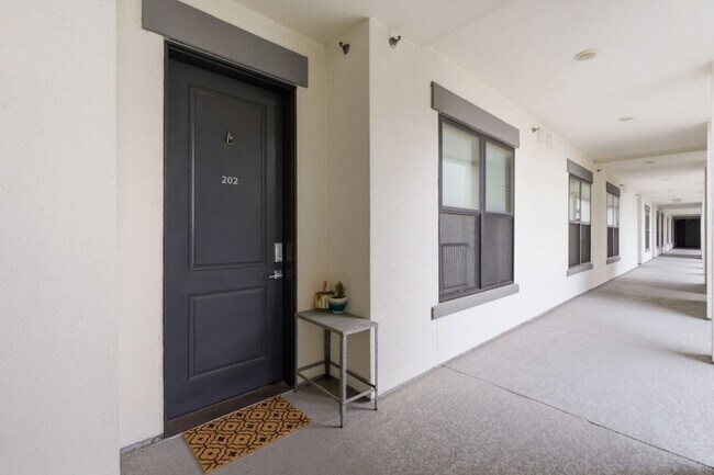 Building Photo - 15260 TX-105