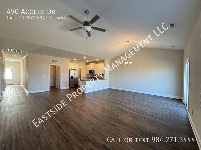 Building Photo - 490 Access Dr