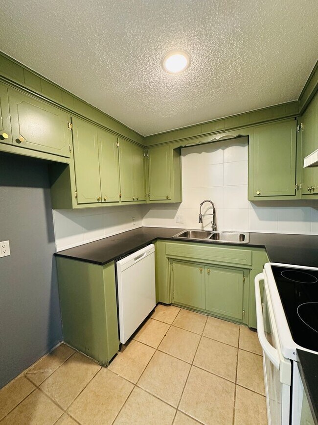 Building Photo - 1227/1229 S 17th St.