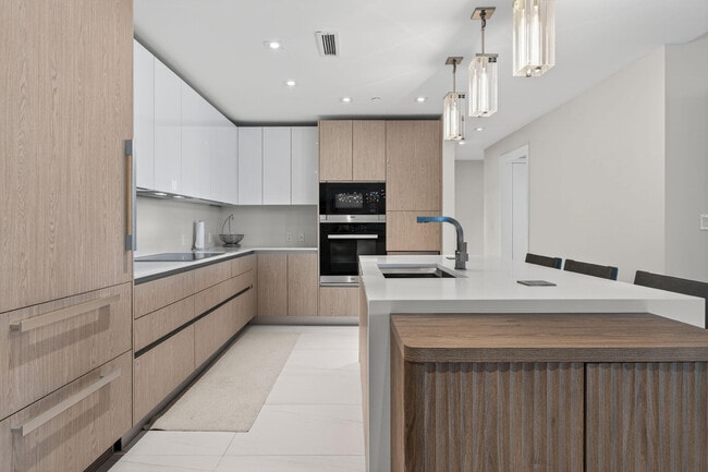 Building Photo - 3100 N Ocean Dr