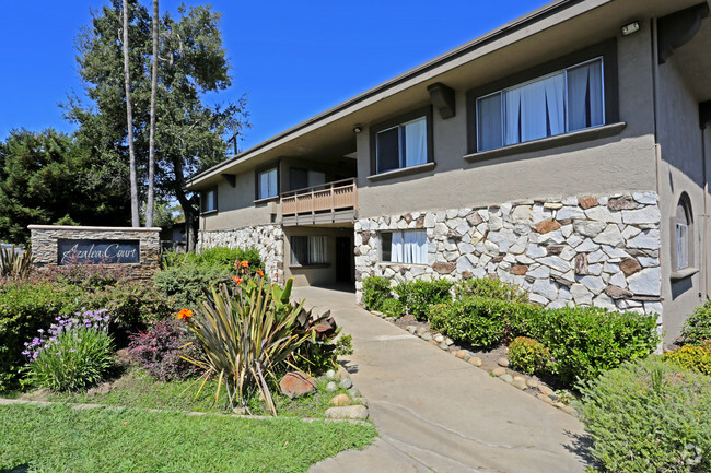 Building Photo - Azalea Court