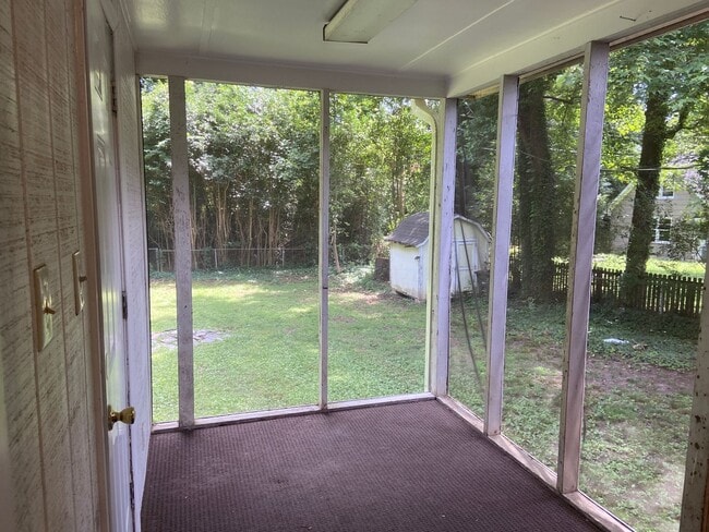 Building Photo - 3 Bedroom, 1.5 Bathroom House in Greensboro!