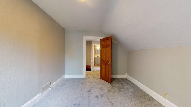 Building Photo - Madison/W.95th neighborhood : 3 bedroom/1 bath single family house available NOW.