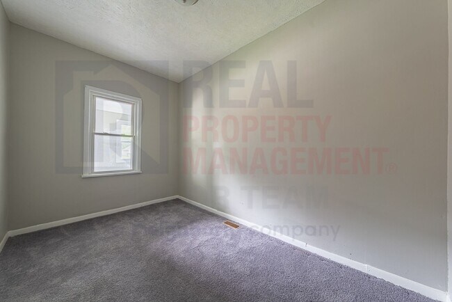 Building Photo - 1079 E 68th St