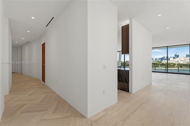 Building Photo - 5 Grove Isle Dr