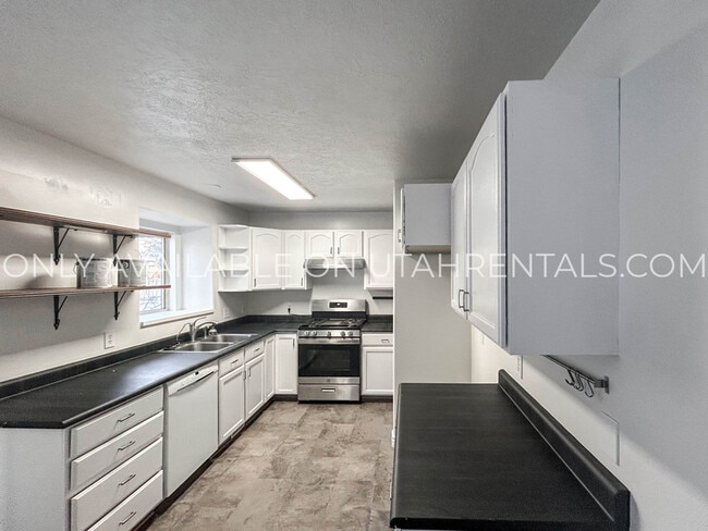 Building Photo - 763 E 80 S