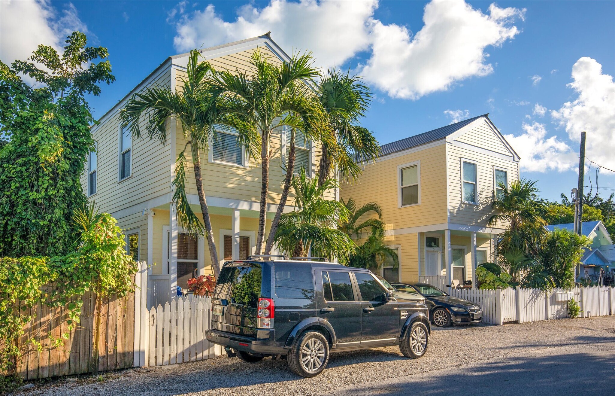 Building Photo - 634 Louisa St