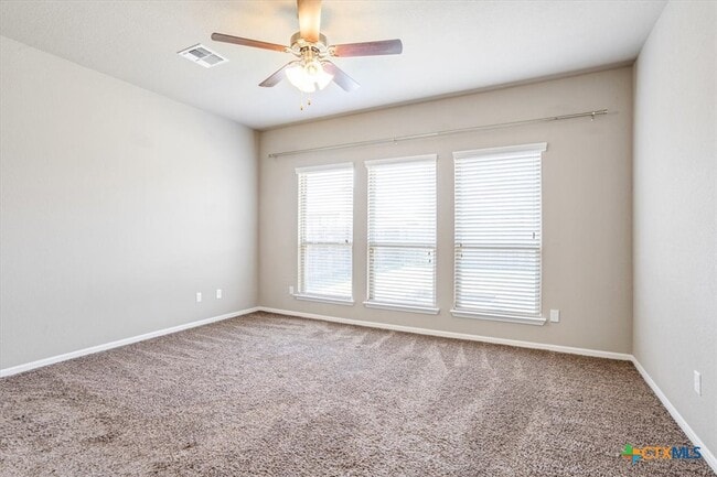 Building Photo - 515 Cross Dr.