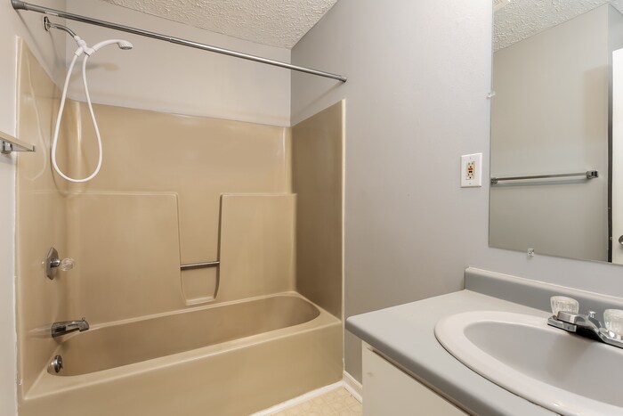 Building Photo - 202 Evergreen St