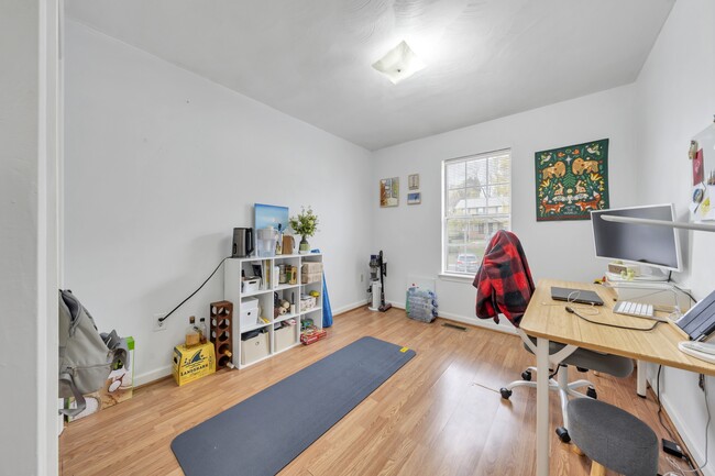 Building Photo - 854 Patrick Henry Dr