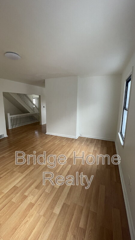 Building Photo - 319 N Balph Ave