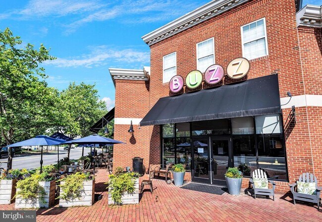 Building Photo - 705 Lyles Ln