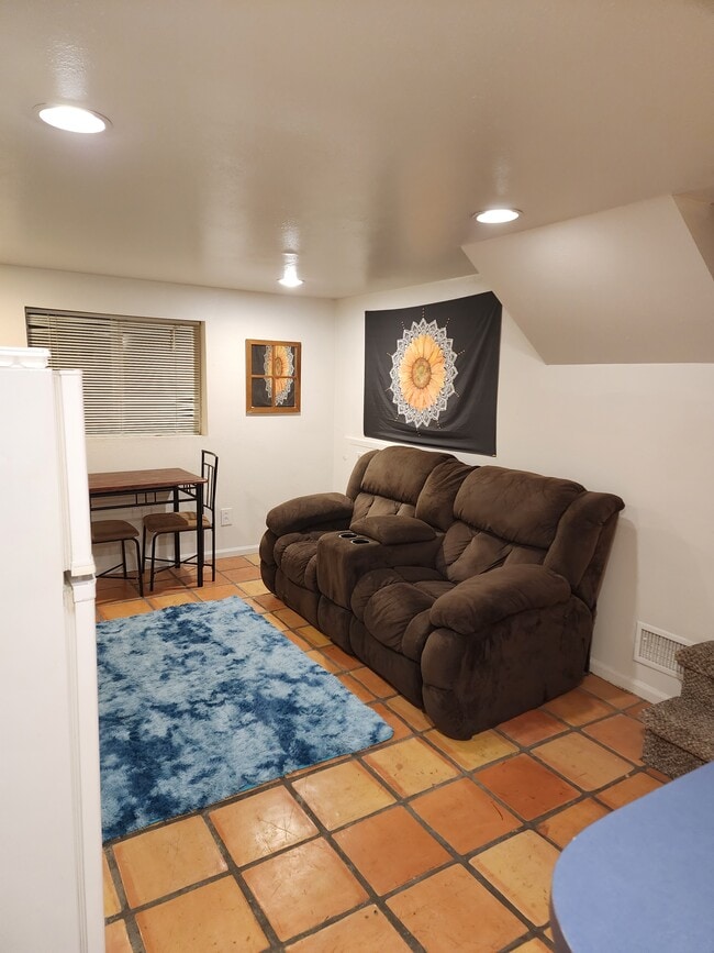 Building Photo - 920 Laurel St