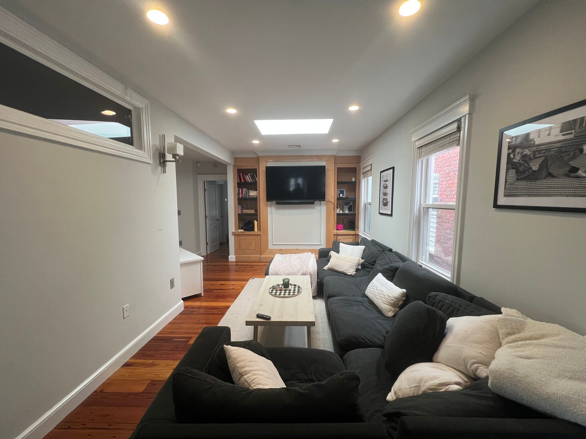 Building Photo - 733 E 3rd St