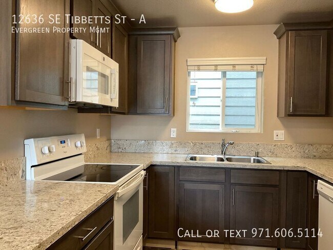 Building Photo - 12636 SE Tibbetts St