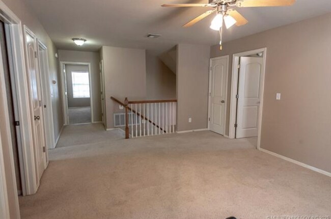 Building Photo - 5 Bedroom Home In Broken Arrow