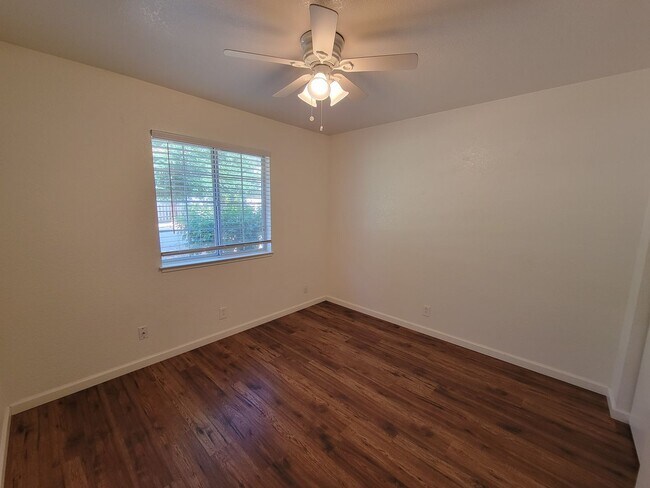 Building Photo - Two Story 3 Bedroom 2 Bath Condo in Chico for Rent!