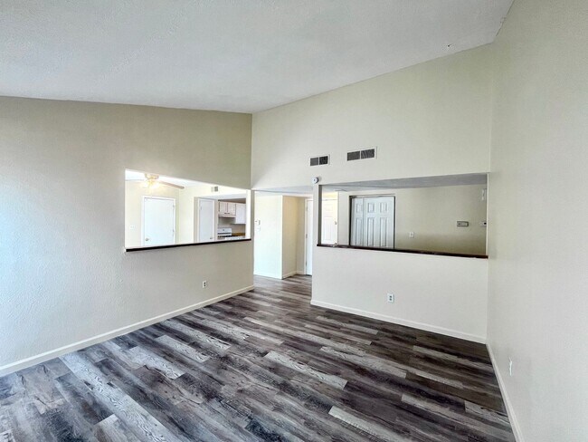 Building Photo - Move in Special! Bedroom 1.5 Bathroom 1 Car Garage
