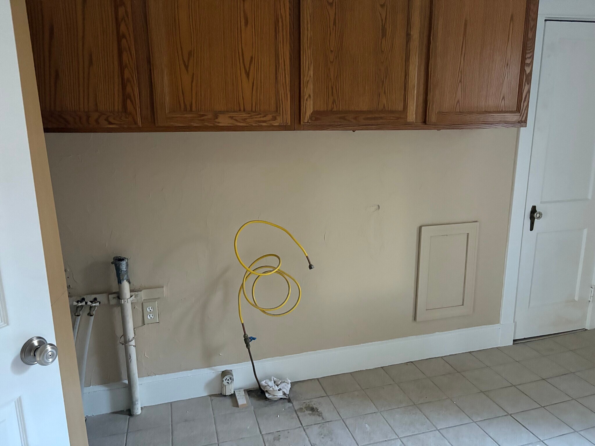 Building Photo - 261 Shaker Rd