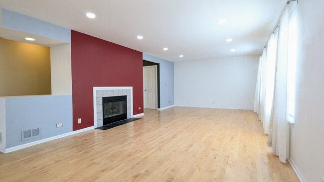 Building Photo - 1910 Avalon Dr