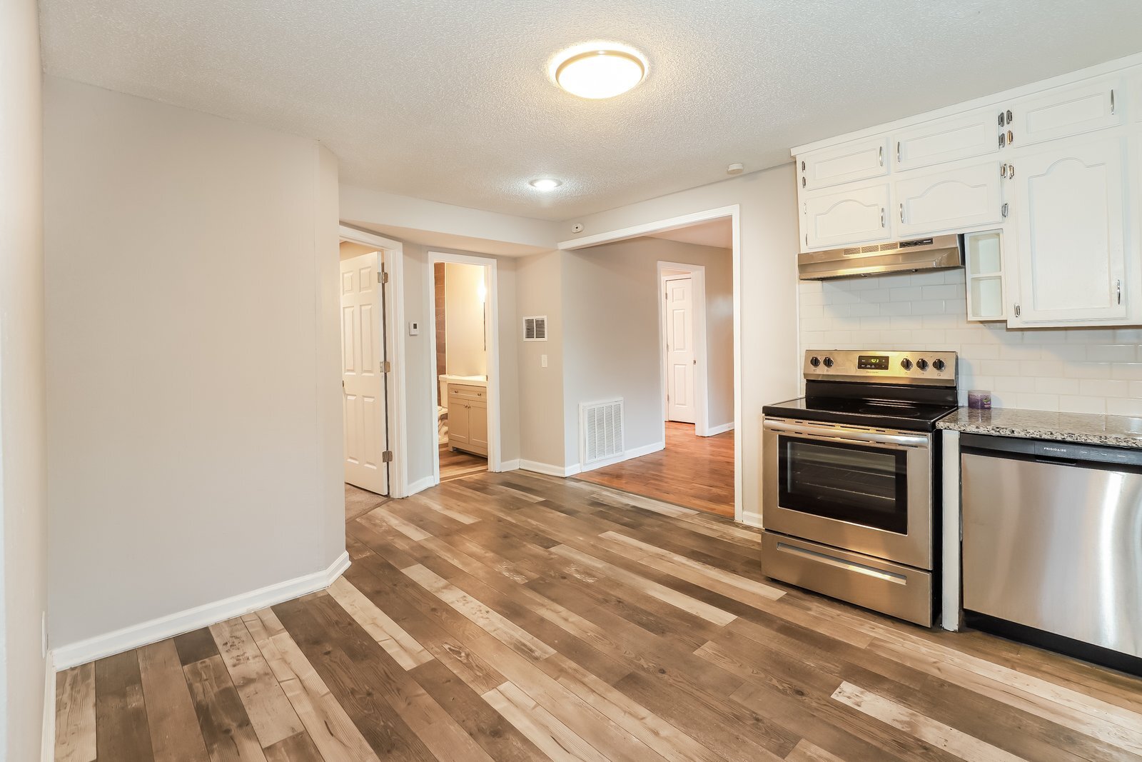 Building Photo - 5220 NE 46th Terrace