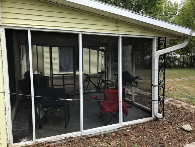 Building Photo - 4 Bedroom Available August 2026;  Monthly ...