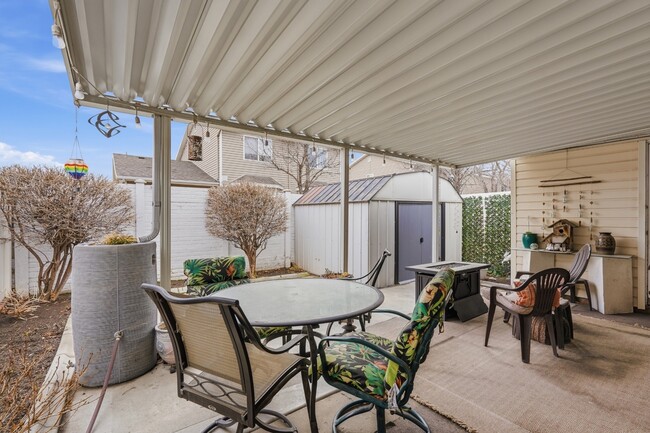 Building Photo - 5957 S Sultan Cir