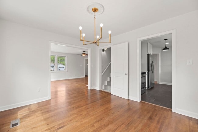 Building Photo - Knoxville 37909 - 3 bedroom 2 bath - call ...