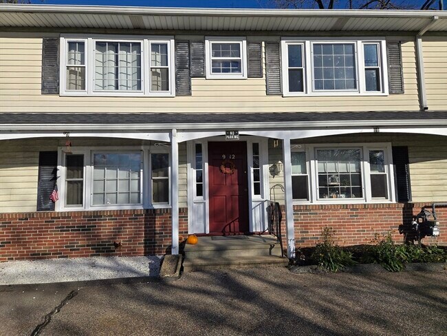 Building Photo - 19 Chapman Ave