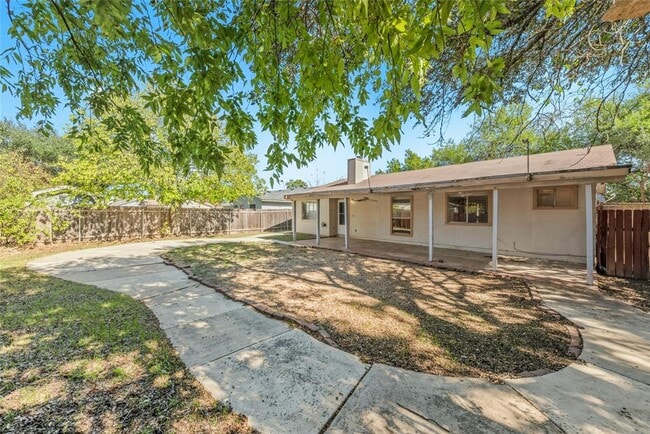 Building Photo - 609 Riverwood Dr