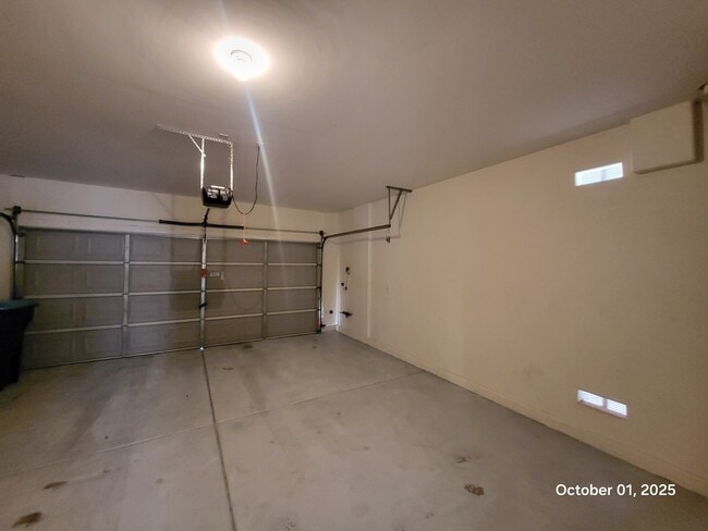 Building Photo - 8716 Gateway Glen Dr