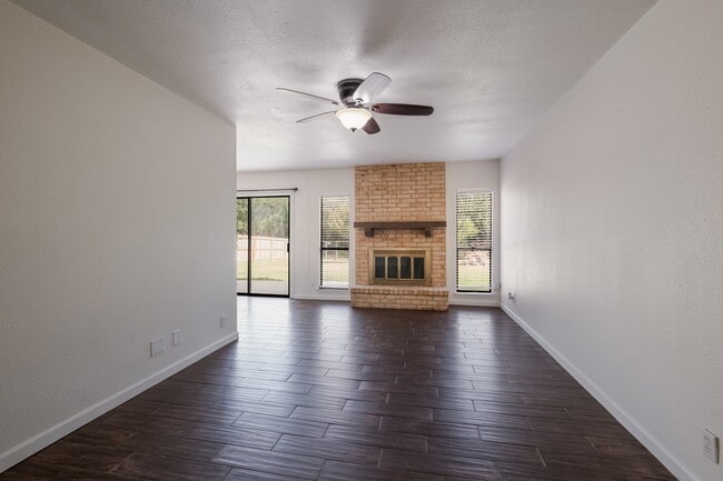 Building Photo - 6967 Sunset Village Dr