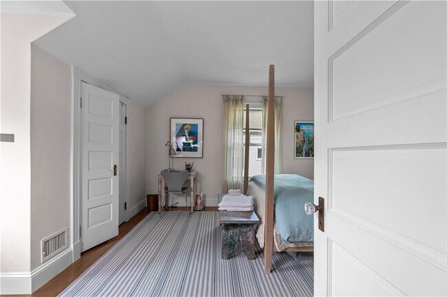 Building Photo - 132 Ruggles Ave