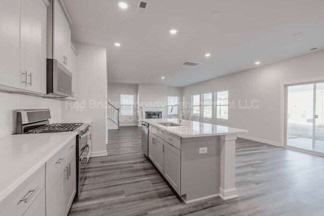 Building Photo - 11910 Silverheel Ln