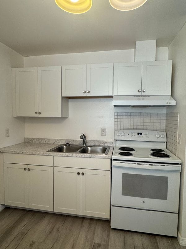 Building Photo - 1442 E 1st Ave