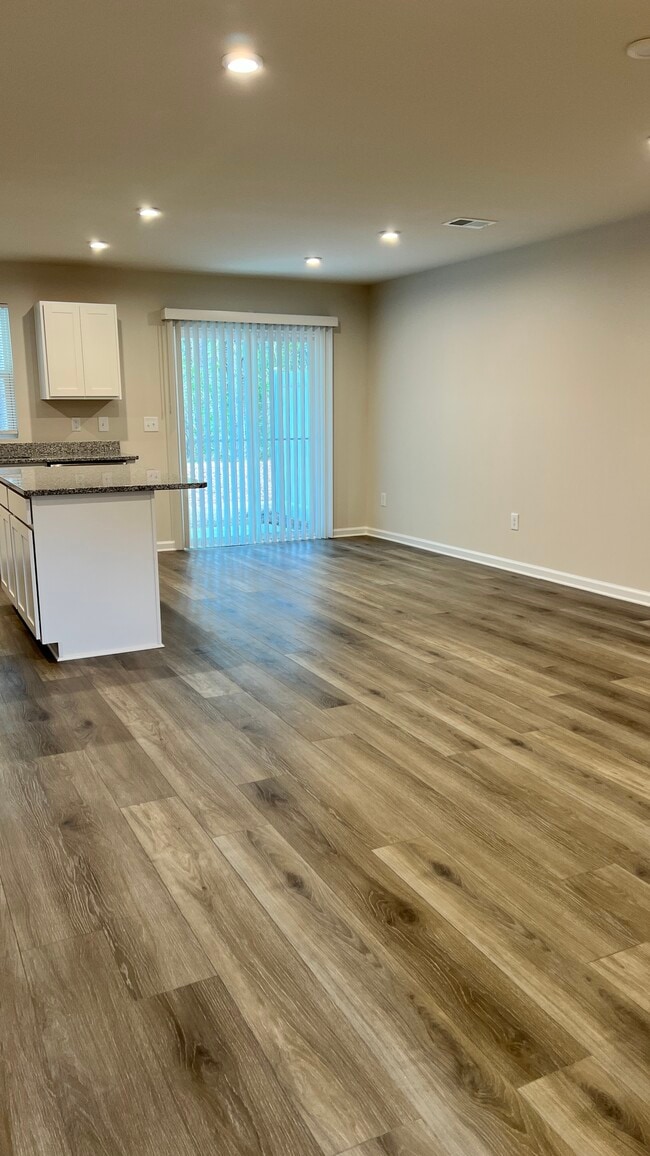 Building Photo - 243 Christiana Ln