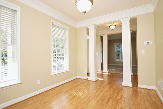Building Photo - Move-in Ready + Dog Friendly End-Unit Crozet Home