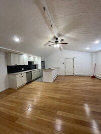 Building Photo - 241 Maverick St