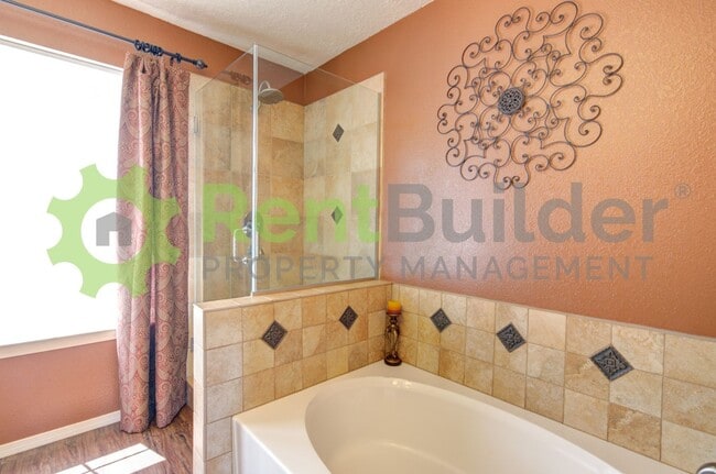 Building Photo - $MOVE IN SPECIAL PRICING$ 999.00 FIRST FULL MONTHS RENT.