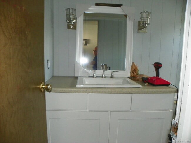 Building Photo - 20 Woodland Dr