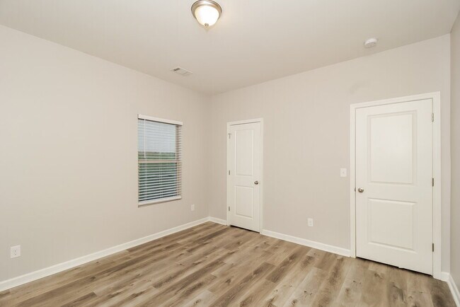 Building Photo - 13 Dry Hollow Way