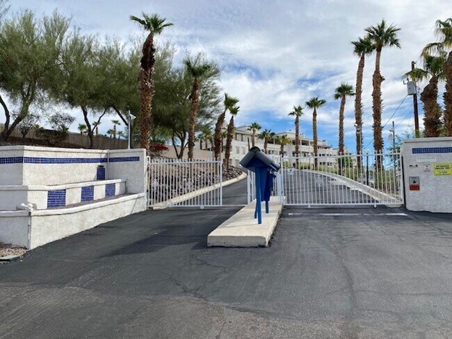 Building Photo - 3BR 3BA Townhome-Best view of the River & Laughlin Casino Skyline