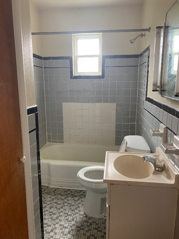 Building Photo - 2258 Salvador St