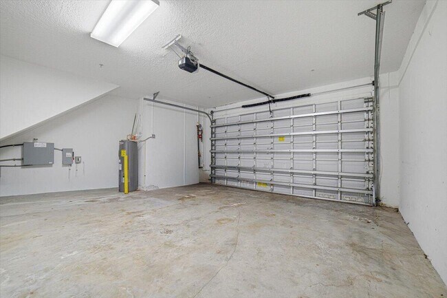 Building Photo - 520 NW 39th Cir