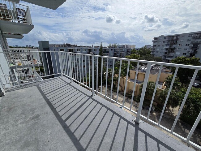 Building Photo - 1470 NE 125th Terrace