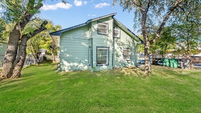 Building Photo - 2600 Morales St