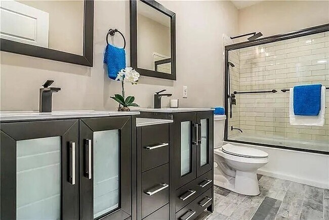 Building Photo - 4 Bed 3 Bath in Oakmont