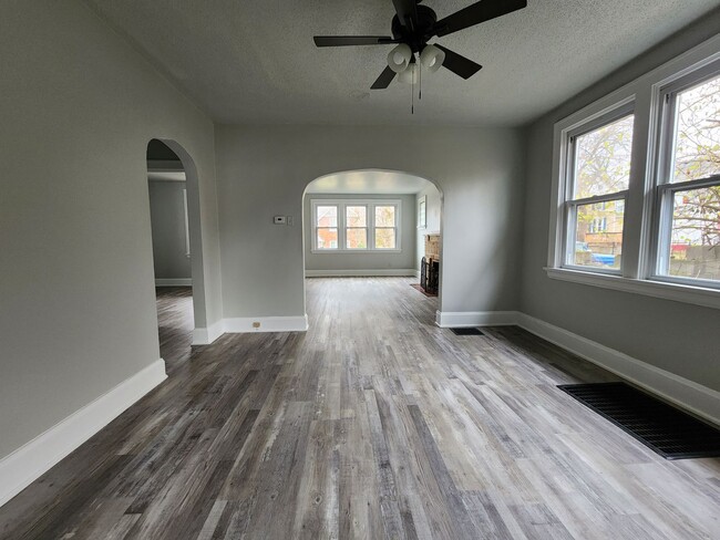 Building Photo - Lovely Home in Kennedy Heights