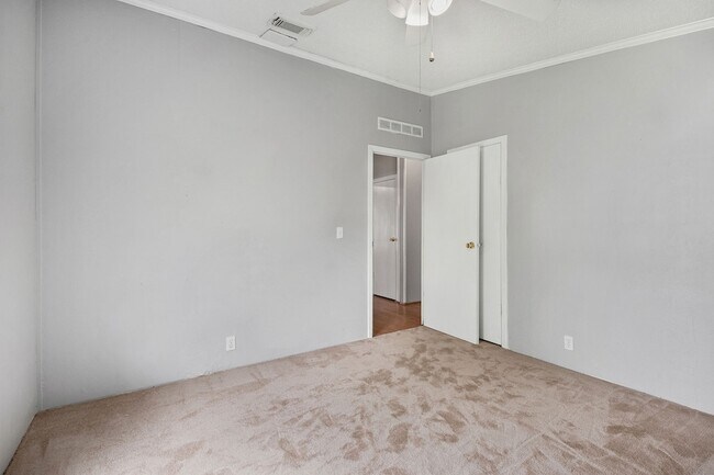 Building Photo - 5410 Carriage Trails Dr